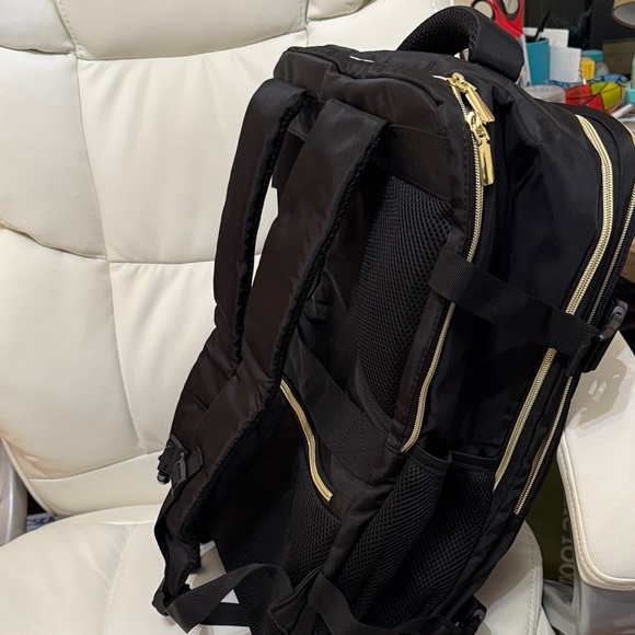 Black Quilted travel Bag - Picture 2 of 4